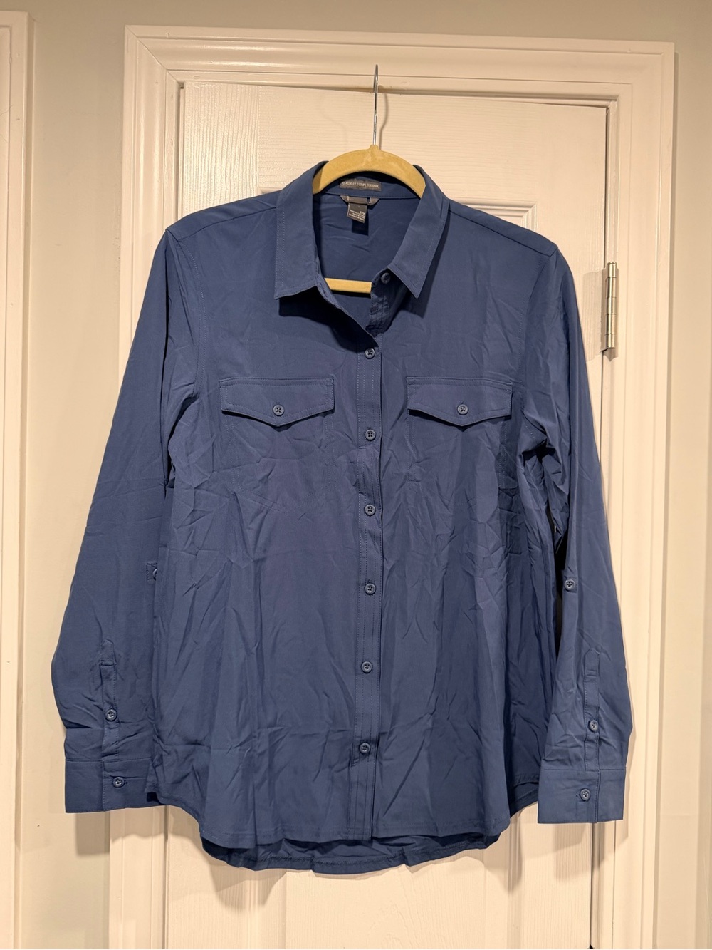 NWOT Eddie Bauer Size S Blue Classic Fit Stretch Button Front Utility Shirt